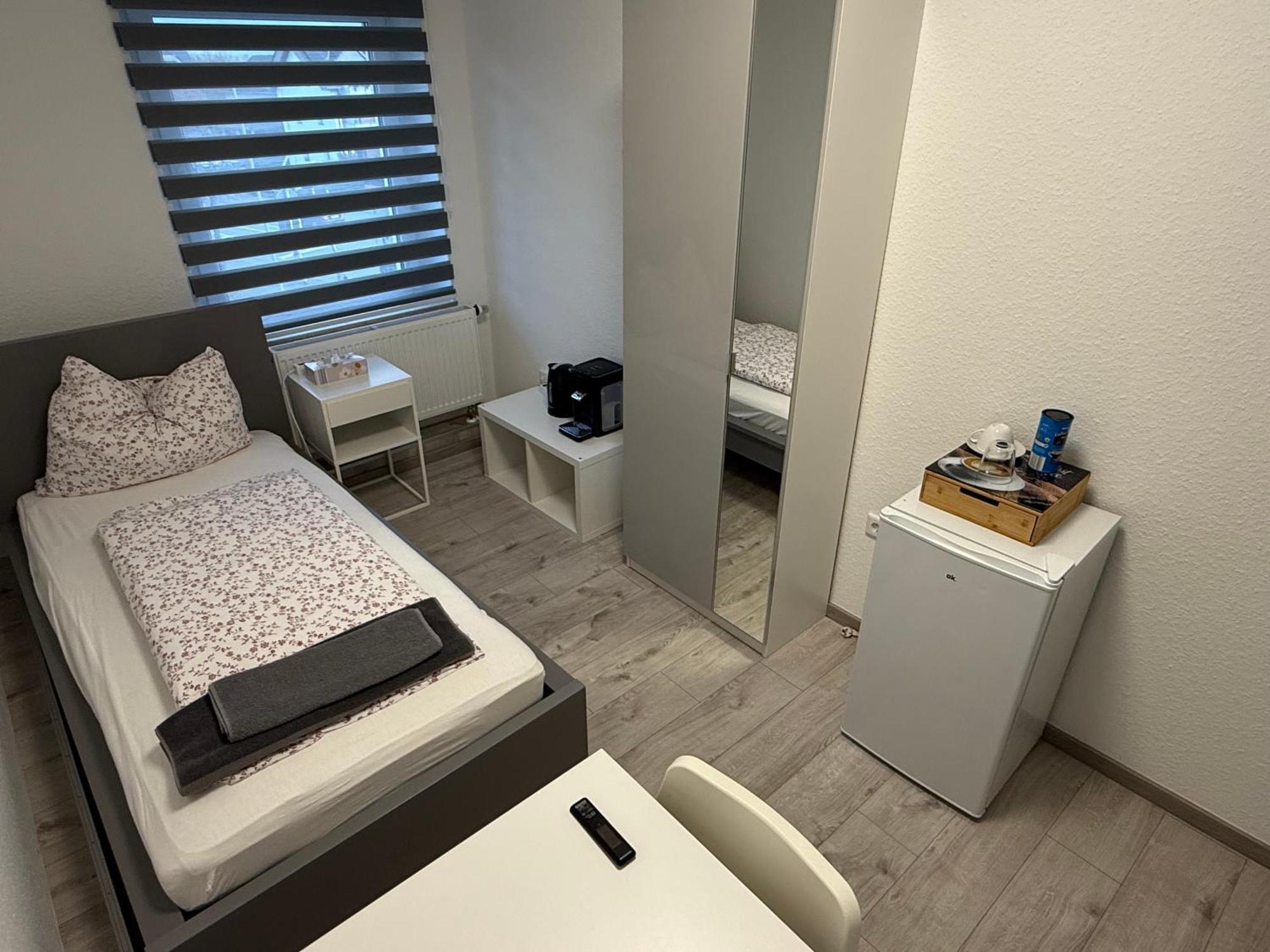 Apart-Hotel Rheinischer Hof Dormagen Buitenkant foto